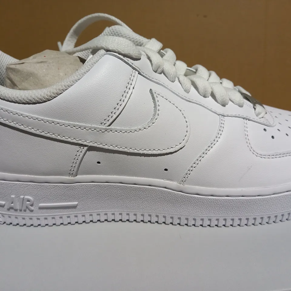 NIKE DD8959-100 WOMENS AIR FORCE 1 '07 WHITE TRAINERS - SIZE 6.5