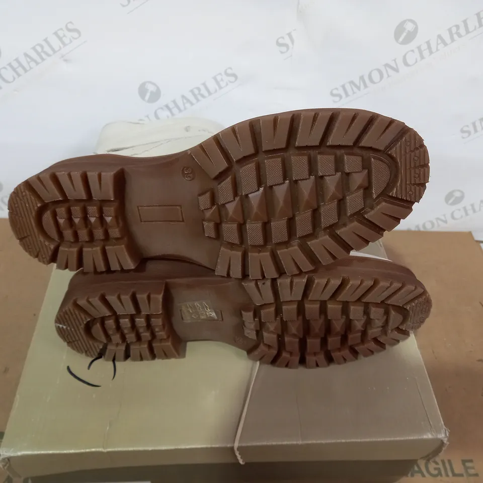 BOXED PAIR OF SHOON BOOTS- SIZE 39