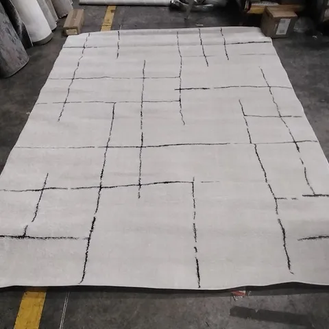 GEOMETRIC AREA RUG APPROXIMATELY 200X275CM