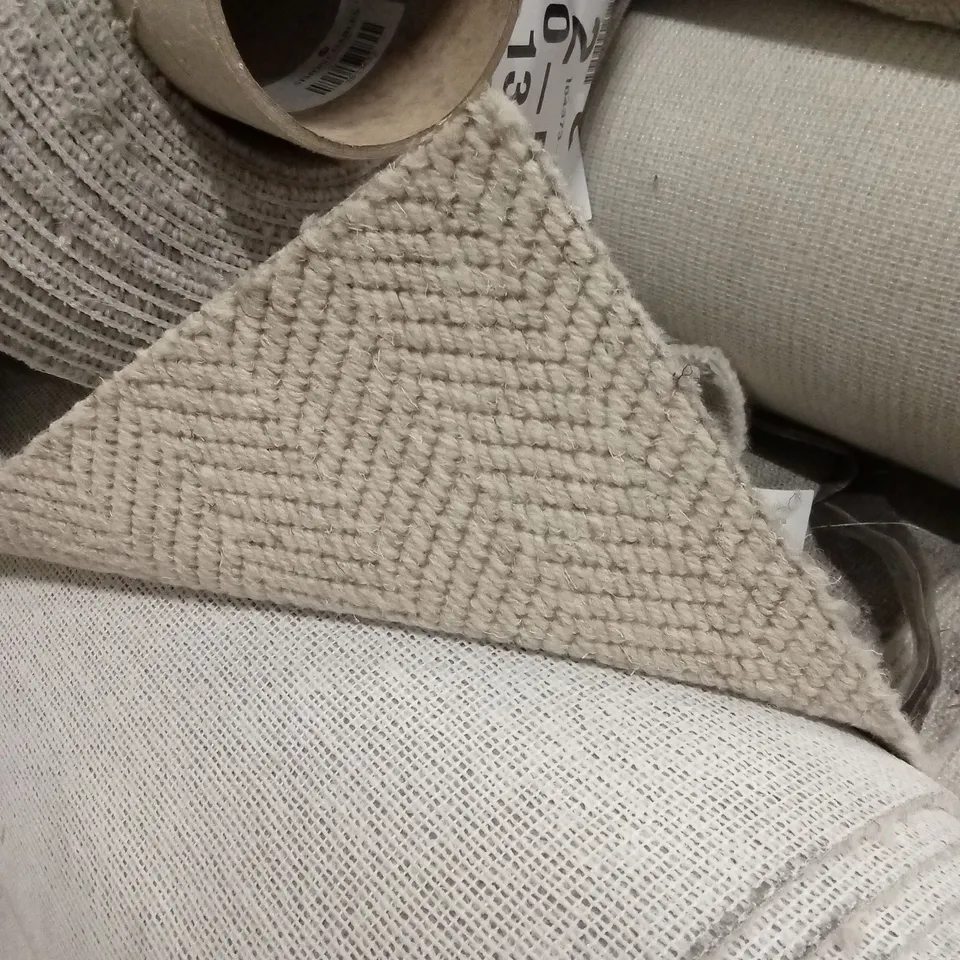 ROLL OF QUALITY LAKELAND WEAVE ULLSWATER CARPET // APPROX SIZE: 4 X 7.87m