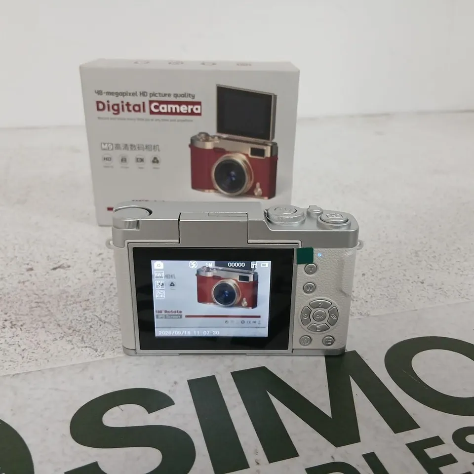 DIGITAL CAMERA – COMPACT SILVER MODEL (BOXED)