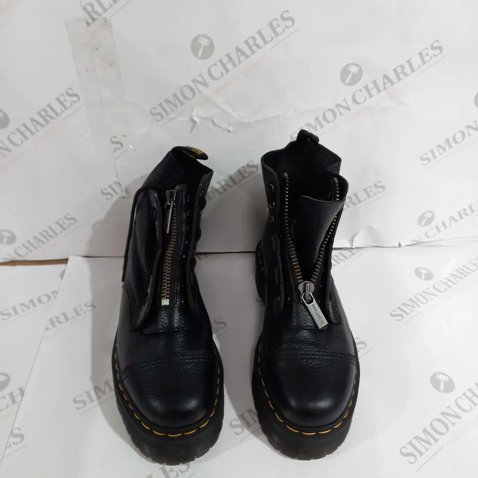 UNBOXED PAIR OF DR.MARTINS ZIPED BOOT SOLES BOUNCING SIZE UK 6.5