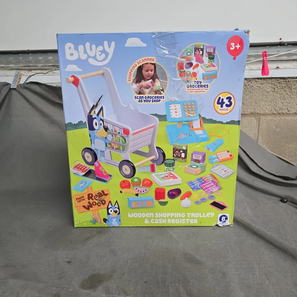 BLUEY WOODEN SHOPPING TROLLEY AND CASH REGISTER.