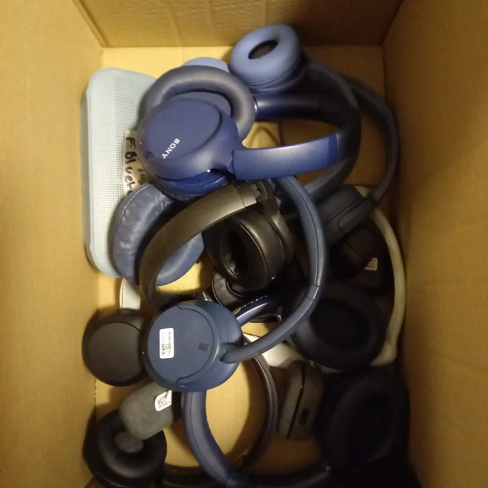 BOX OF APPROXIMATELY 15 ASSORTED PORTABLE AUDIO HEADSETS TO INCLUDE BOSE HEADPHONES, SENNHEISER EARPHONES, BOSE SPEAKER ETC