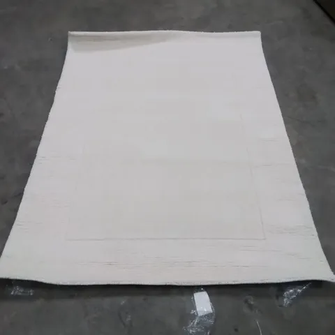 QUALITY DESIGNER AREA RUG - APPROXIMATELY 180X130CM