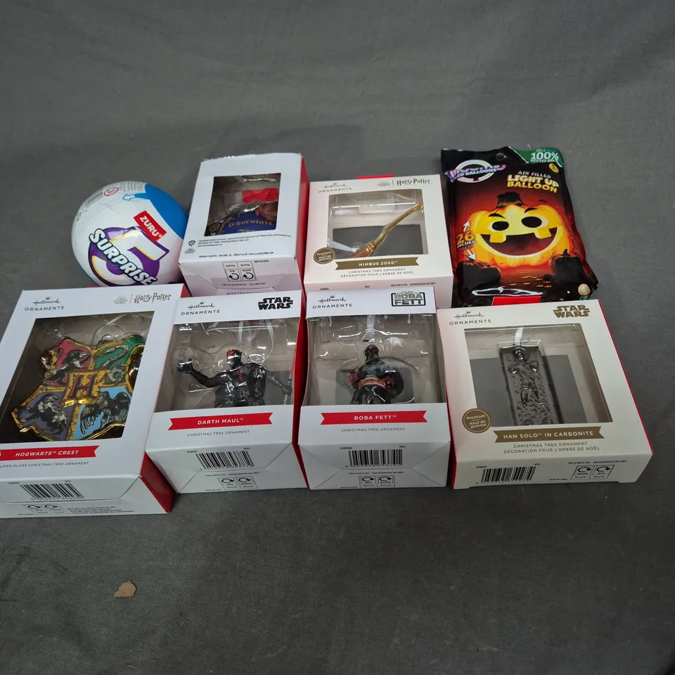 BOX OF ASSORTED TOYS AND GAMES TO INCLUDE LIGHT UP BALLOON, STAR WARS AND MINI BRANDS