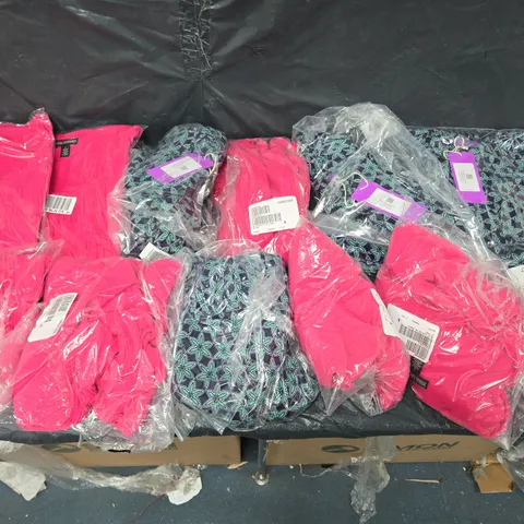 BOX OF APPROXIMATELY 10 ASSORTED BAGGED PIECES OF CLOTHING IN VARIOUS STYLES, SIZES, AND BRANDS 
