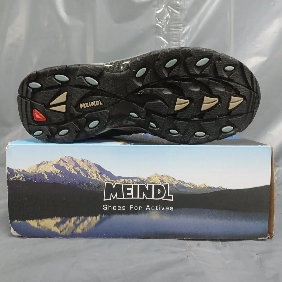 BOXED PAIR OF MEINDL RESPOND LADY GTX SHOES IN GRAPHITE/SKY SIZE UK 5