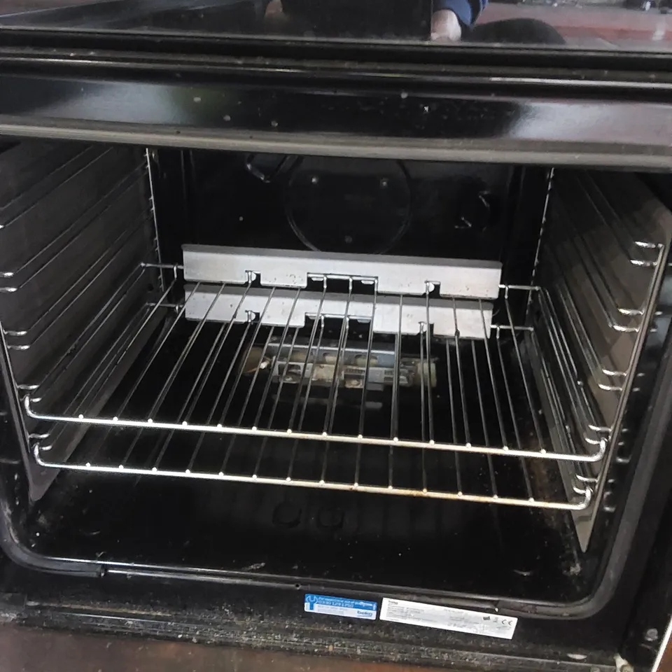 BEKO DOUBLE OVEN GAS COOKER IN WHITE - BDVG675NTW