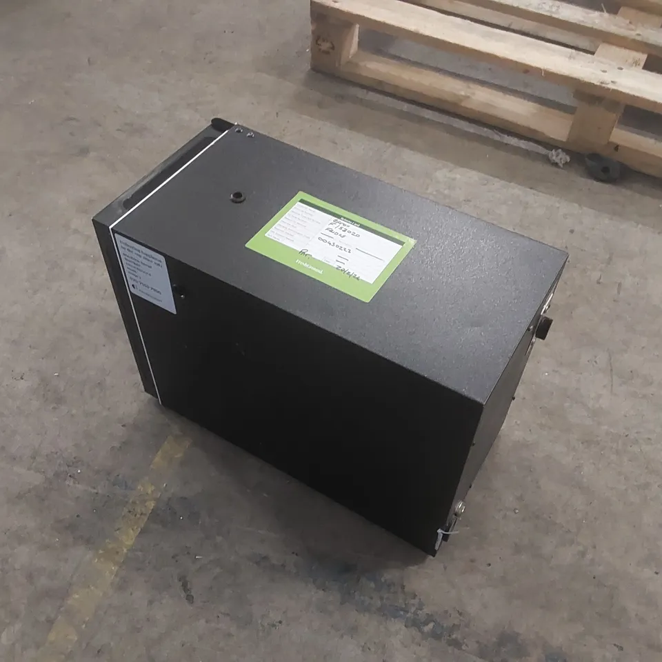 VITRIFRIGO COMMERCIAL COFFEE MACHINE FRIDGE