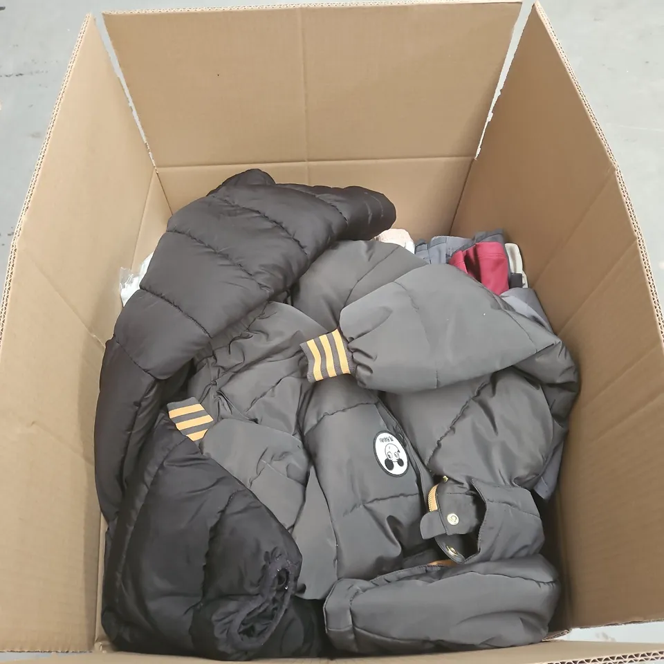 APPROXIMATELY 25 ASSORTED KIDS CLOTHING ITEMS IN VARIOUS STYLES, SIZES & COLOURS