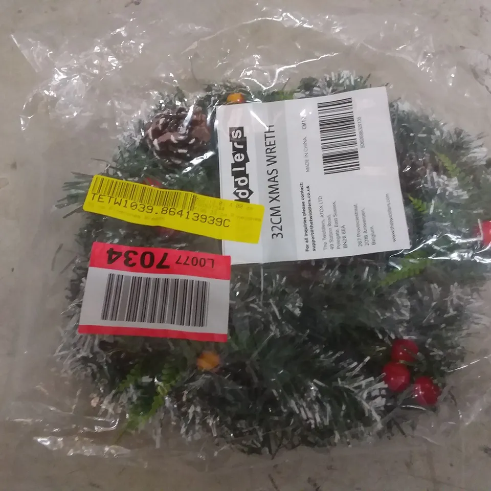 33CM PINECONES WREATH