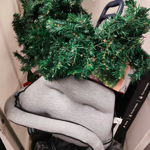 APPROXIMATELY 20 ASSORTED HOUSEHOLD PRODUCTS TO INCLUDE SHOE RACK, HOME DECOR, BEAUTY ITEMS ETC