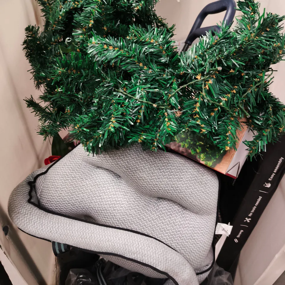 APPROXIMATELY 20 ASSORTED HOUSEHOLD PRODUCTS TO INCLUDE SHOE RACK, HOME DECOR, BEAUTY ITEMS ETC