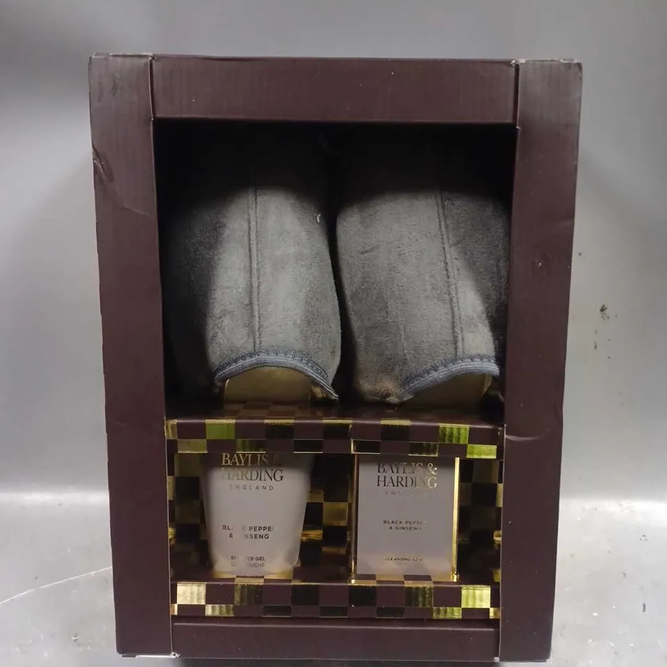 BOXED BAYLIS & HARDING SLIPPER & SHOWER GIFT SET