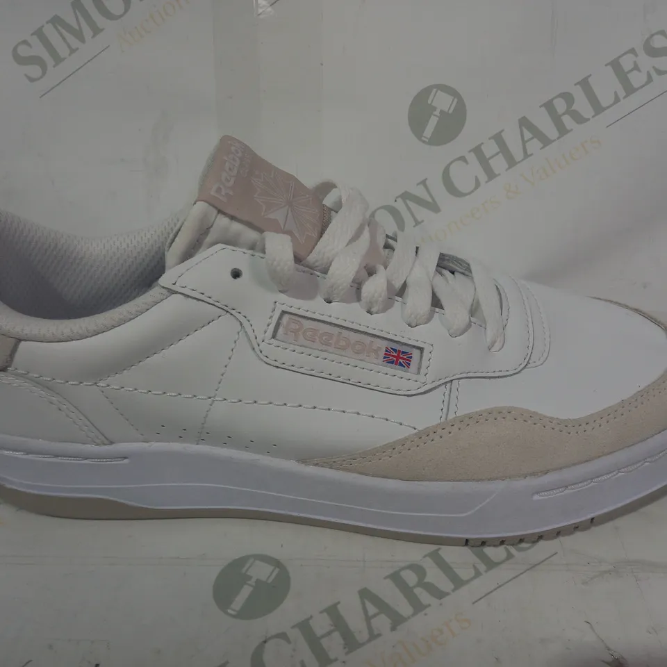 BOXED PAIR OF REEBOK COURT PEAK TENNIS SHOES IN WHITE UK SIZE 8.5