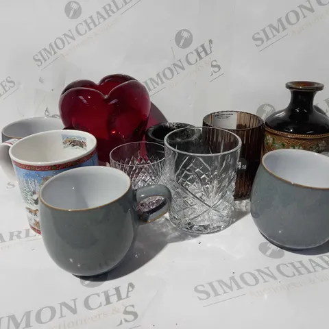 APPROXIMATELY 25 ASSORTED HOUSEHOLD ITEMS TO INCLUDE MUGS, FAUX FINE CHINA AND DECOR PIECES - COLLECTION ONLY
