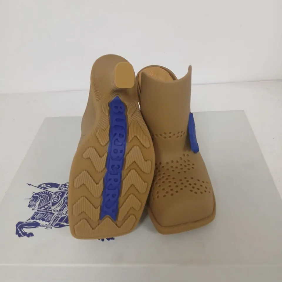 BURBERRY RUBBER MULE ON RUBBER SOLE – COLOUR MANILLA, WOMEN'S UK 4 (EU 37)