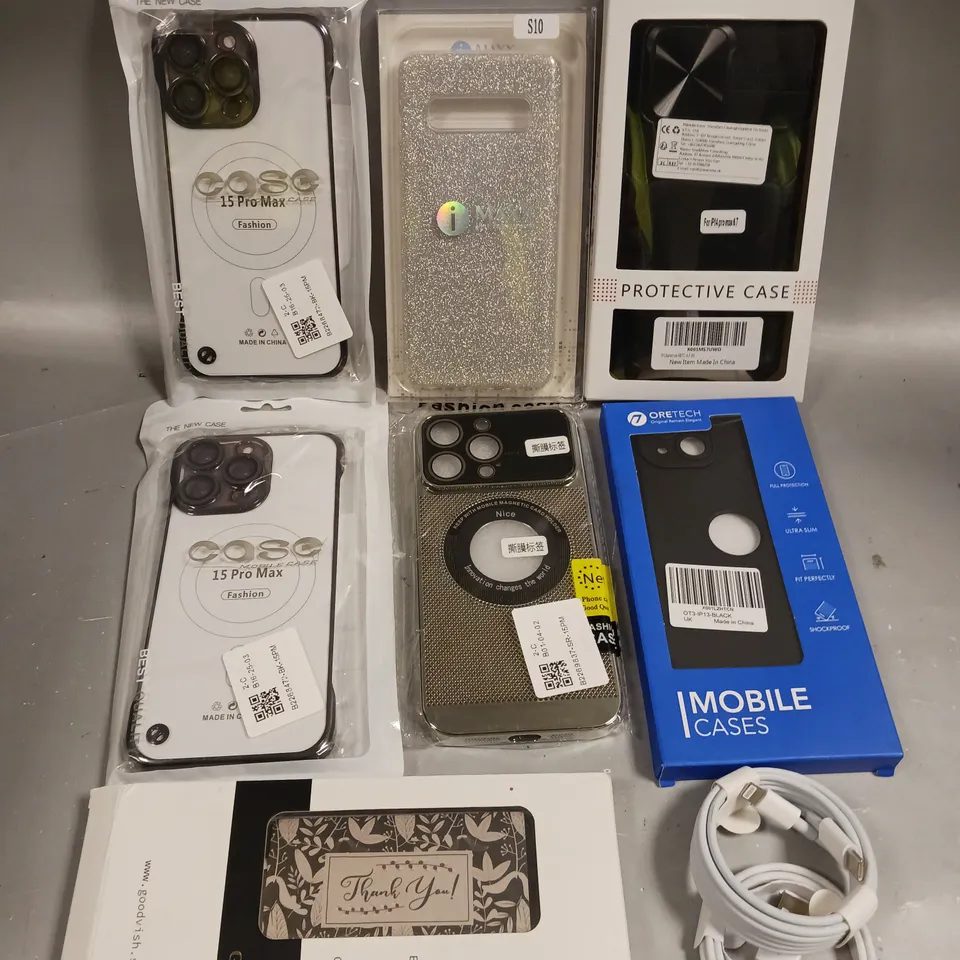 APPROXIMATELY 30 ASSORTED SMARTPHONE ACCESSORIES TO INCLUDE PROTECTIVE CASES, CHARGING CABLES, SCREEN PROTECTORS ETC
