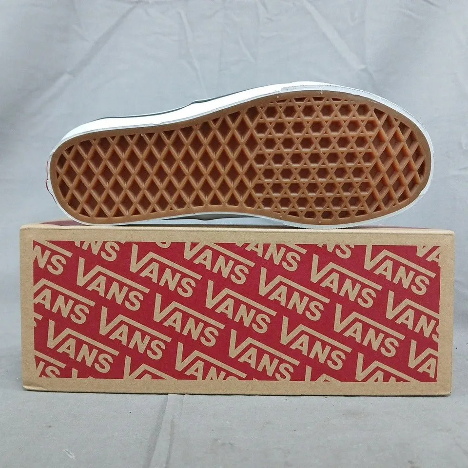 BOXED PAIR OF VANS COLOUR THEORY PYRE GREY SHOES SIZE UK 3