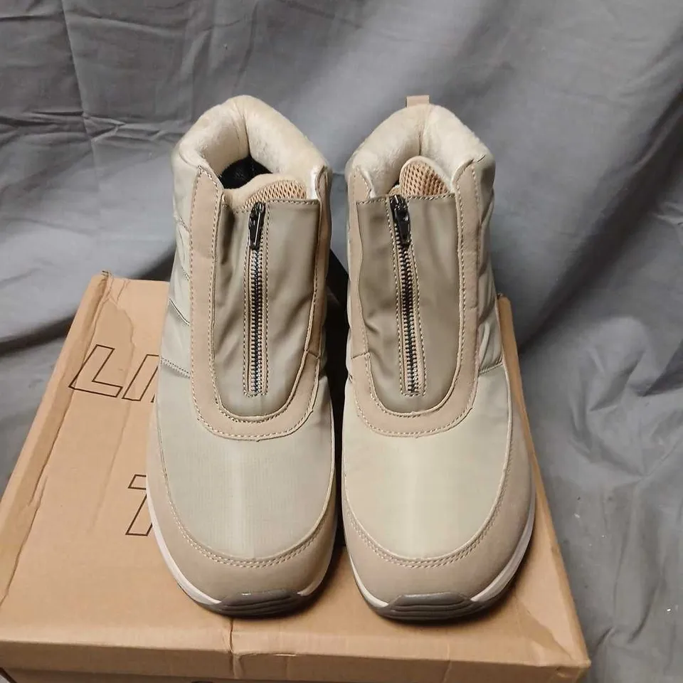 FITVILLE WOMEN'S BEIGE WINTER BOOTS – UK 9 (US 11EW) 