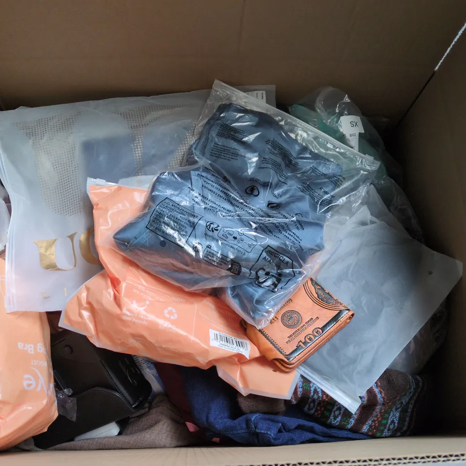 APPROXIMATELY 25 ASSORTED CLOTHING PRODUCTS IN VARIOUS STYLES & SIZES TO INCLUDE PANTS, T-SHIRTS, DRESSES ETC