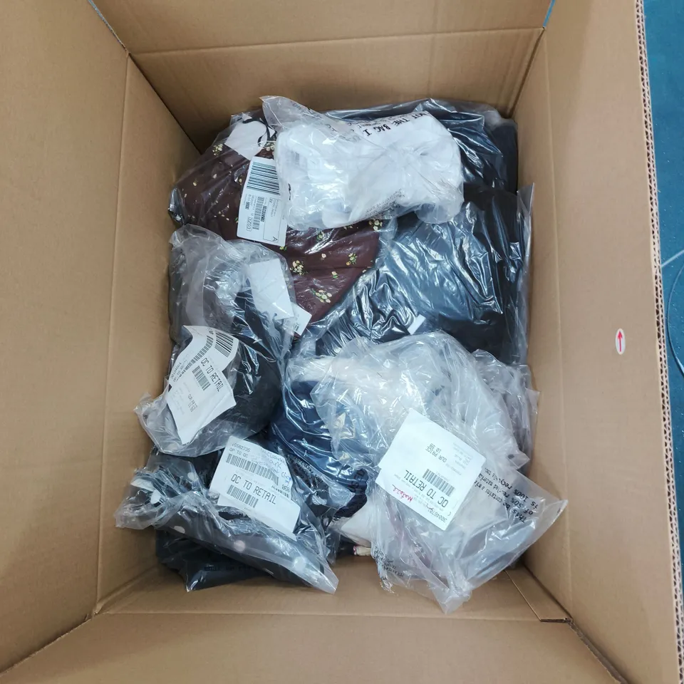 BOX OF APPROXIMATELY 20 ASSORTED CLOTHING ITEMS TO INCLUDE: JD WILLIAMS SKINNY JEANS