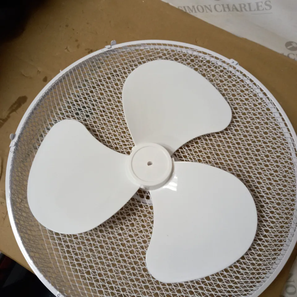 DRAPER 70975 OSCILLATING WALL MOUNTED FAN
