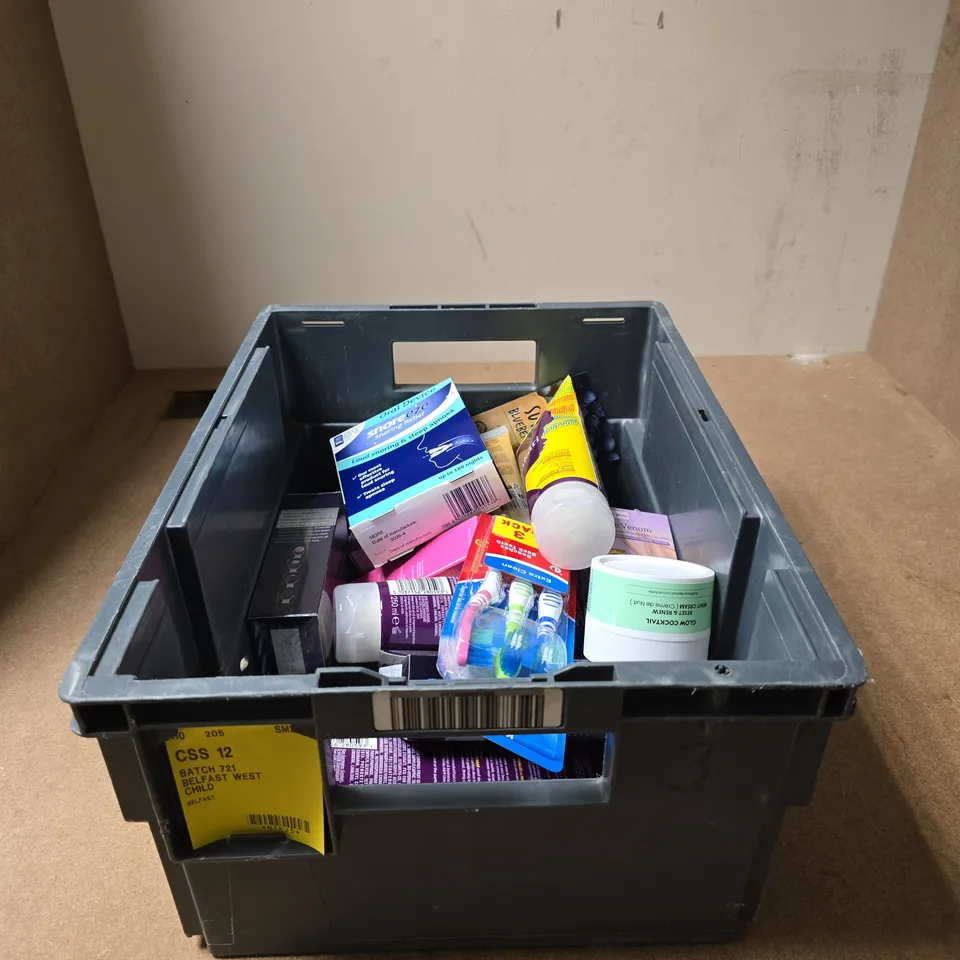 TOTE OF APPROXIMATELY 18 ASSORTED COSMETIC ITEMS TO INCLUDE WAKATI OIL INFUSED CREAM, SNOREEZE, COLGATE TOOTHBRUSHES, GLOW COCKTAIL NIGHT CREAM ETC