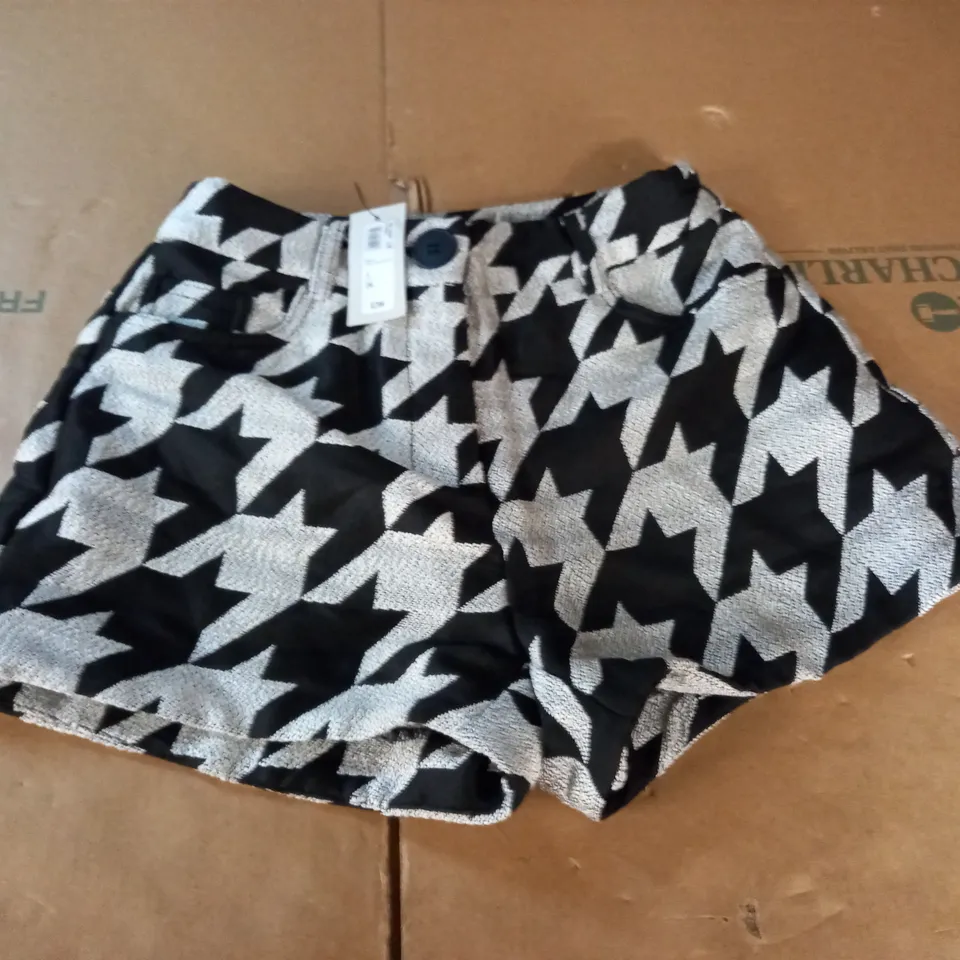 RIVER ISLAND BLACK/WHITE SHORTS - UK 8