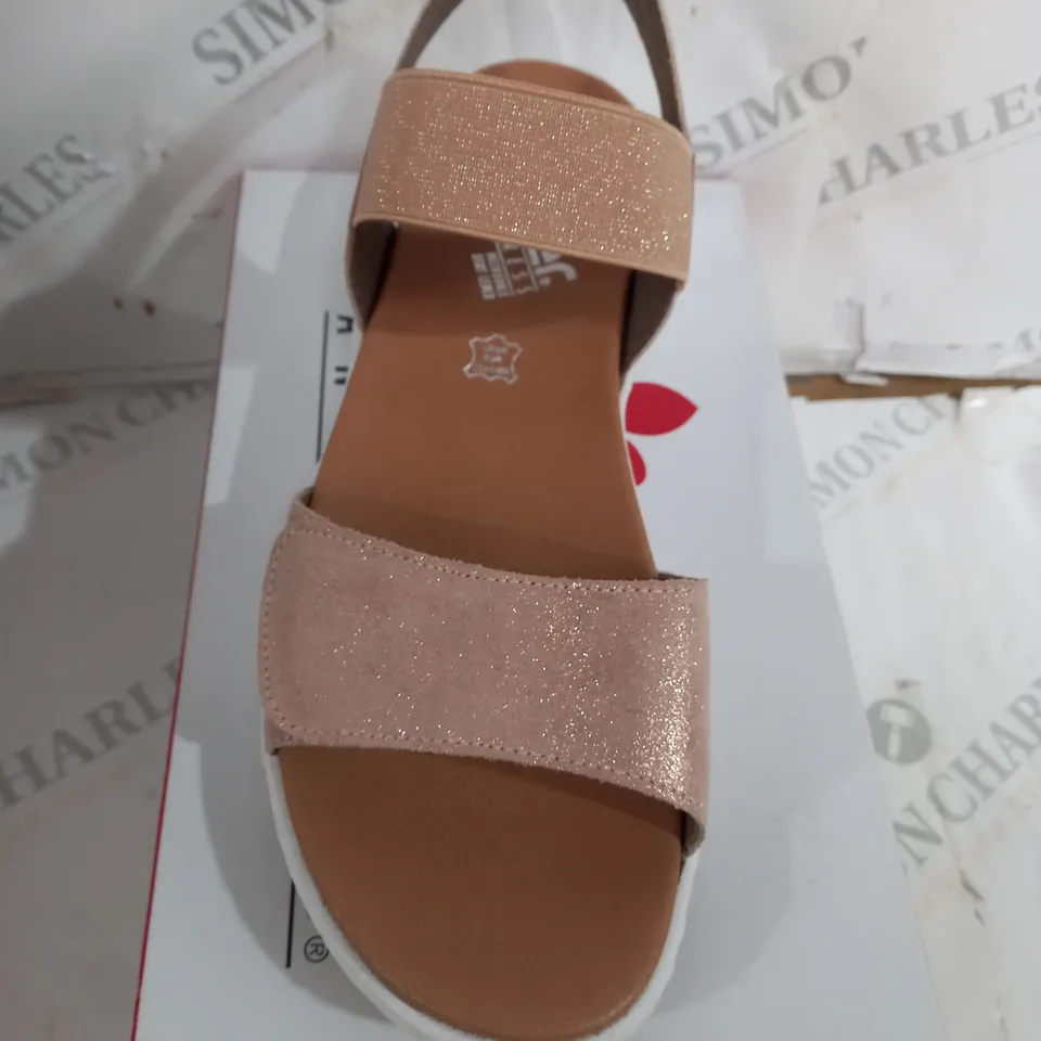 BOXED PAIR OF RIEKER SANDALS IN PINK SIZE 7