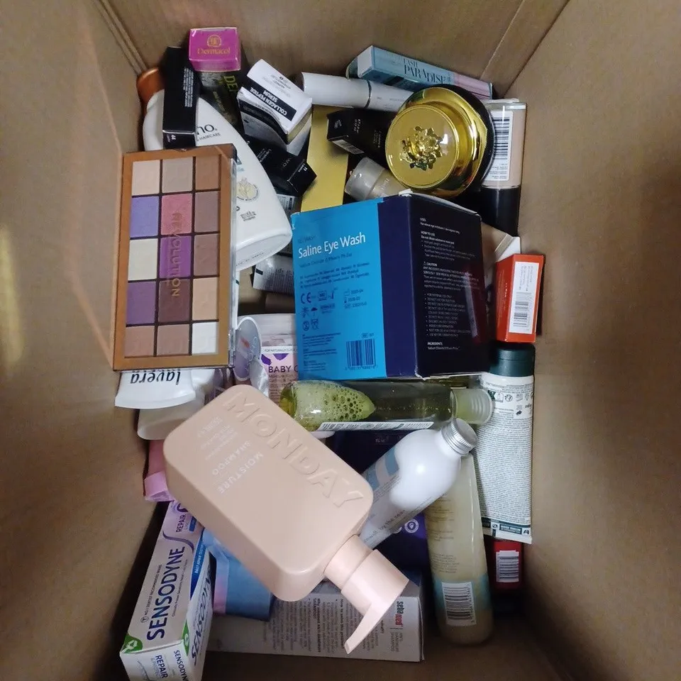 BOX OF APPROXIMATELY 20 ASSORTED ITEMS TO INCLUDE AVEENO SHAMPOO, REVOLUYION PALLET, ALOE VERA CLEANSER ETC