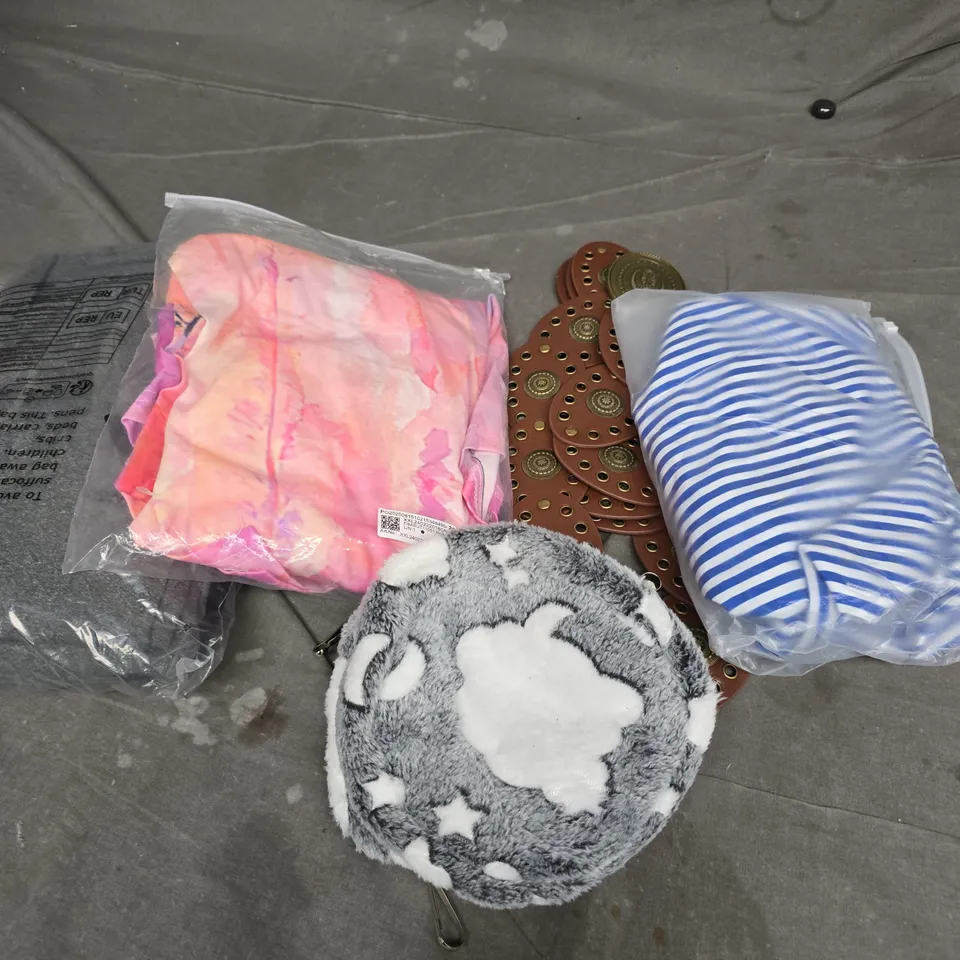 APPROXIMATELY 25 ASSORTED CLOTHING PRODUCTS IN VARIOUS STYLES & SIZES TO INCLUDE JACKETS, T-SHIRTS, DRESSES ETC