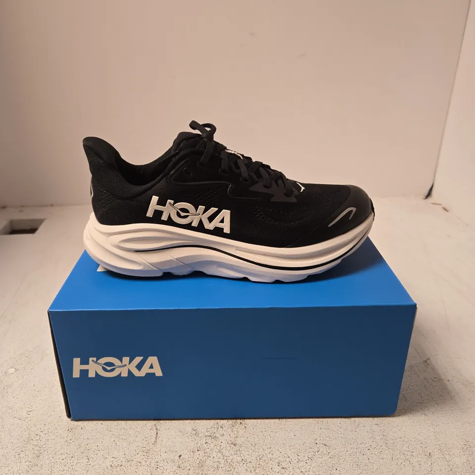 HOKA CLIFTON 10 BIG KIDS RUNNING SHOES – UK 4.5