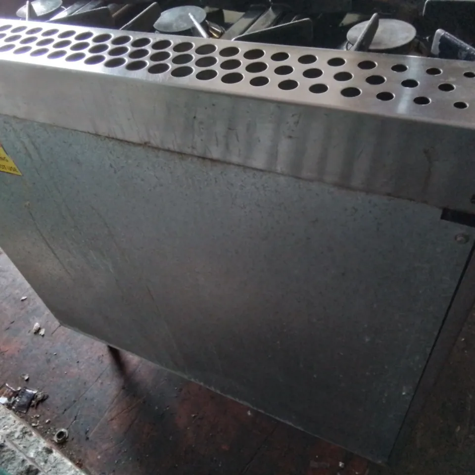 BARTLETT SPIRIT 6 BURNER NATURAL GAS COOKER MODEL: F356/911B