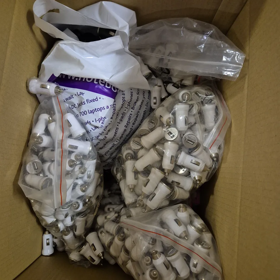 BOX OF APPROX 200 CAR CHARGERS IN BLACK/WHITE