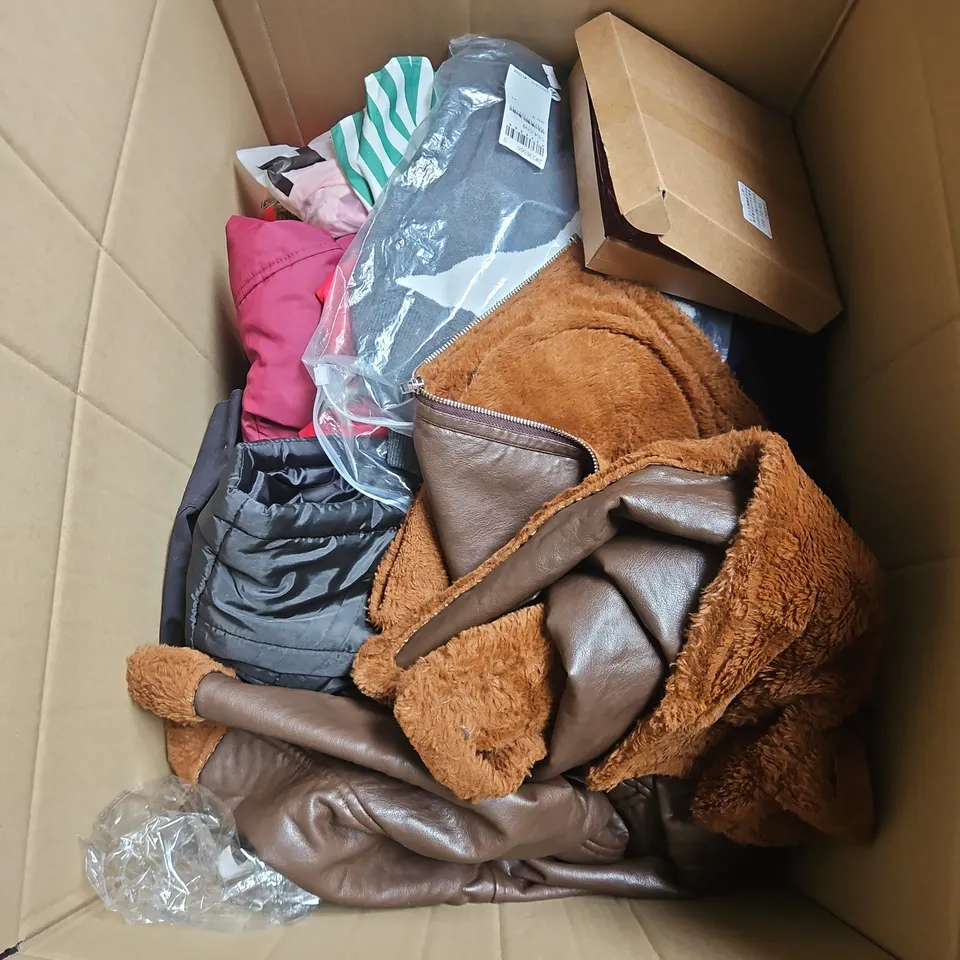 BOX OF APPROXIMATELY 20 ASSORTED CLOTHING ITEMS TO INCLUDE BAG, DRESS, SOCKS, ETC