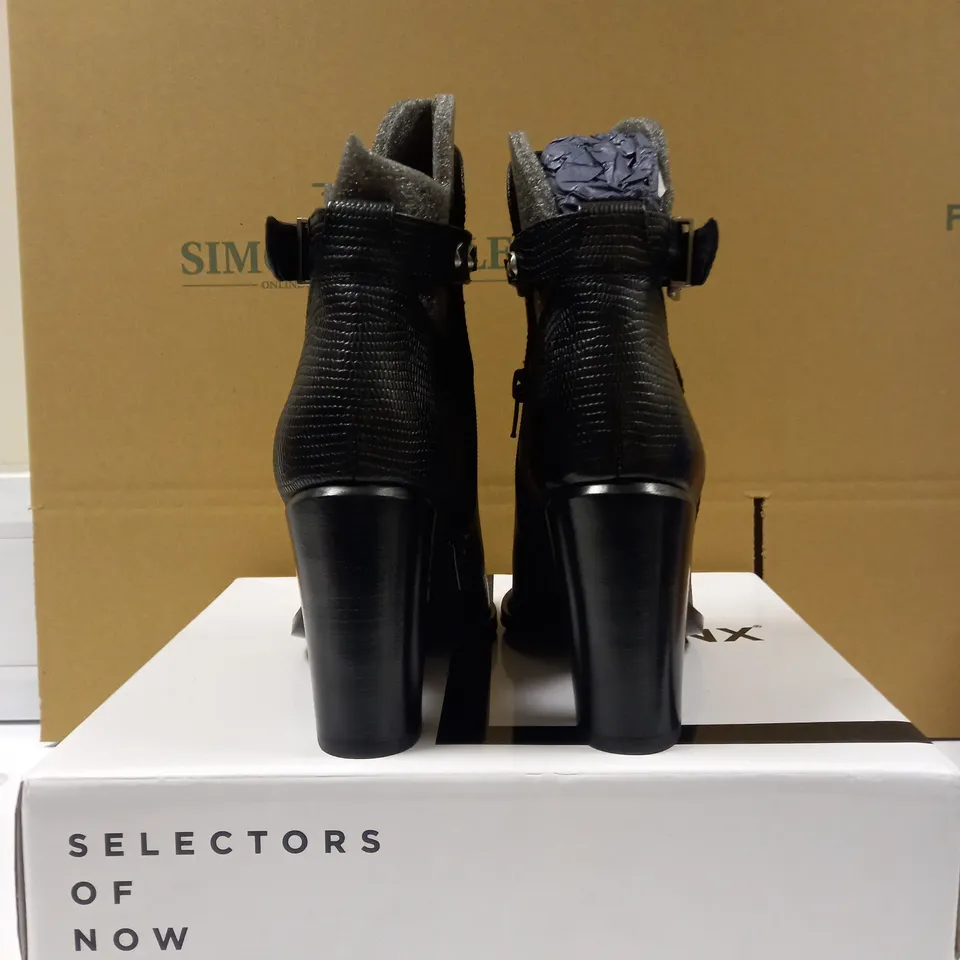 BRONX STUDDED BOOT SIZE 7