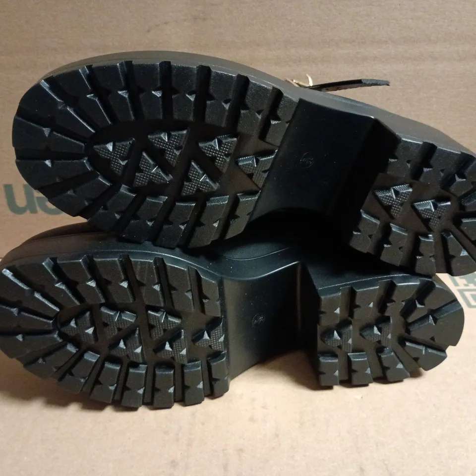 BOXED KOI BLACK MARY JANE SHOES WITH BUCKLE STRAP WITH CHUNKY PLATFORM HEEL - 5