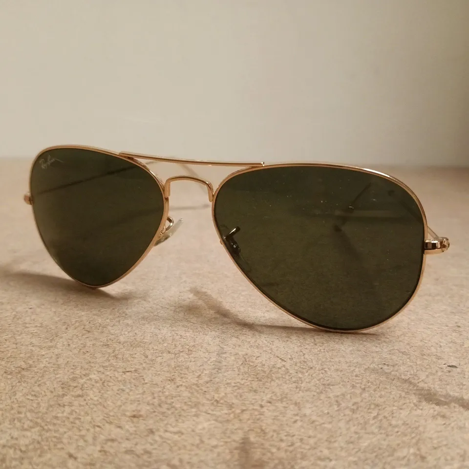 RAY-BAN AVIATOR SUNGLASSES – GOLD TONE FRAME WITH GREEN LENSES