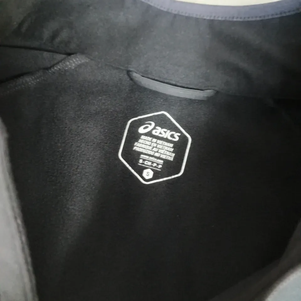 ASICS WINTER JACKET IN BLACK - SMALL