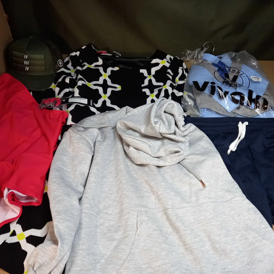 LARGE QUANTITY OF ASSORTED CLOTHING TO INCLUDE DRESSES, JUMPERS, SHORTS, T-SHIRTS, ETC