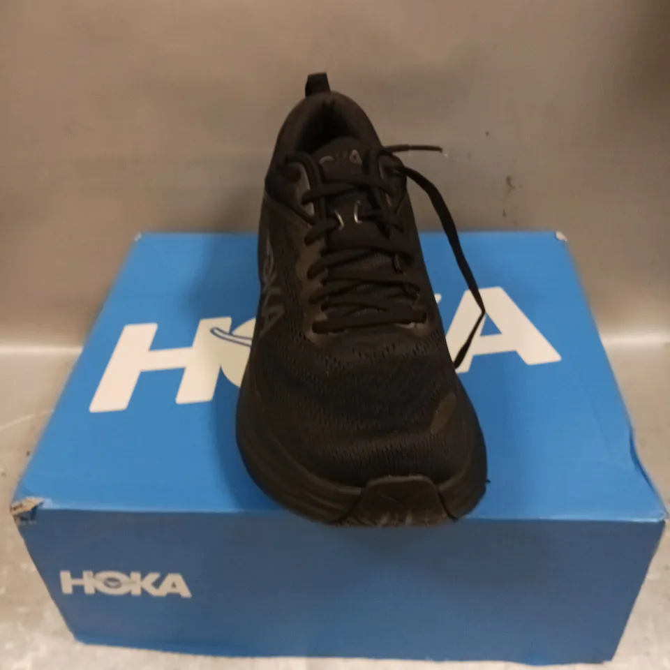 BOXED PAIR OF HOKA BONDI 8 TRAINERS - 9.5