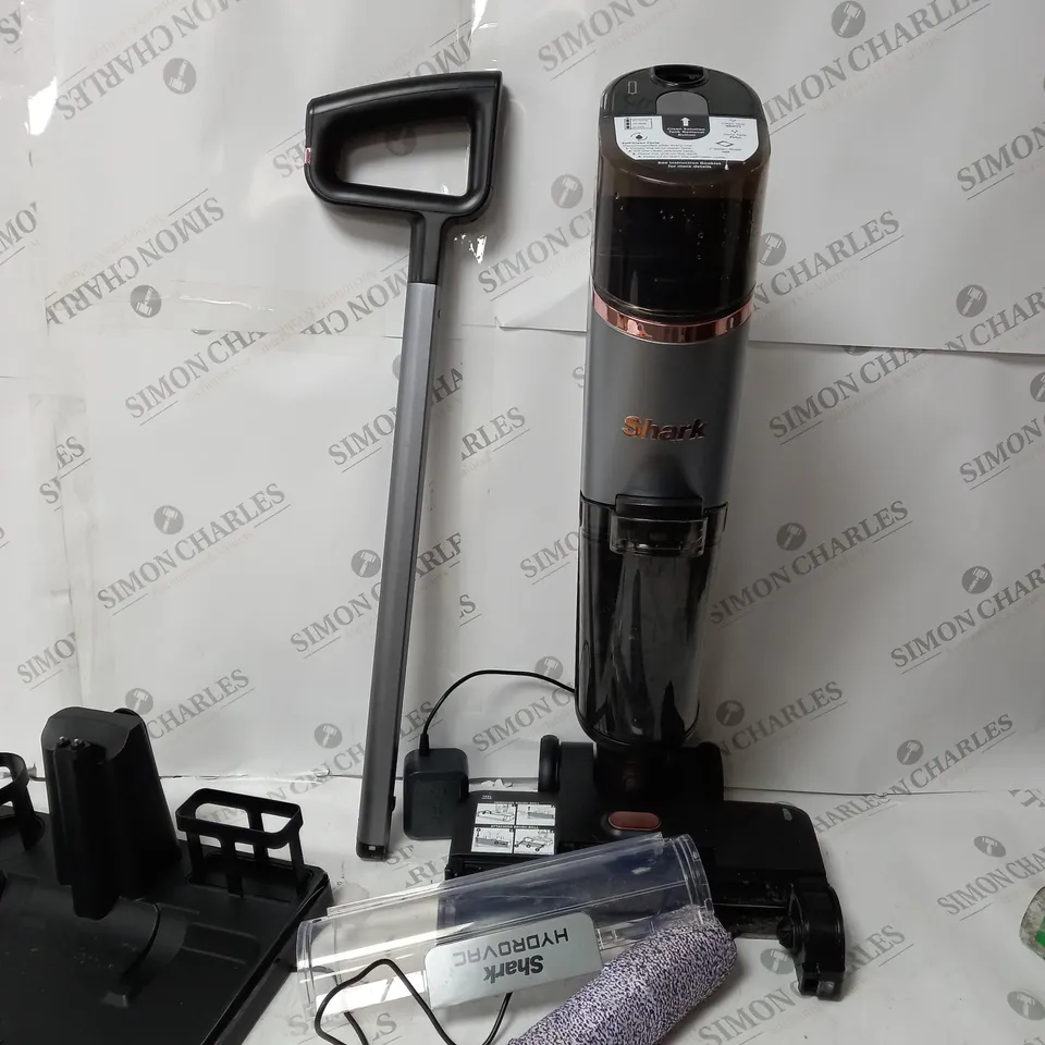 SHARK HYDROVAC CORDLESS POWERFUL SUCTION + HYDRO MOPPING