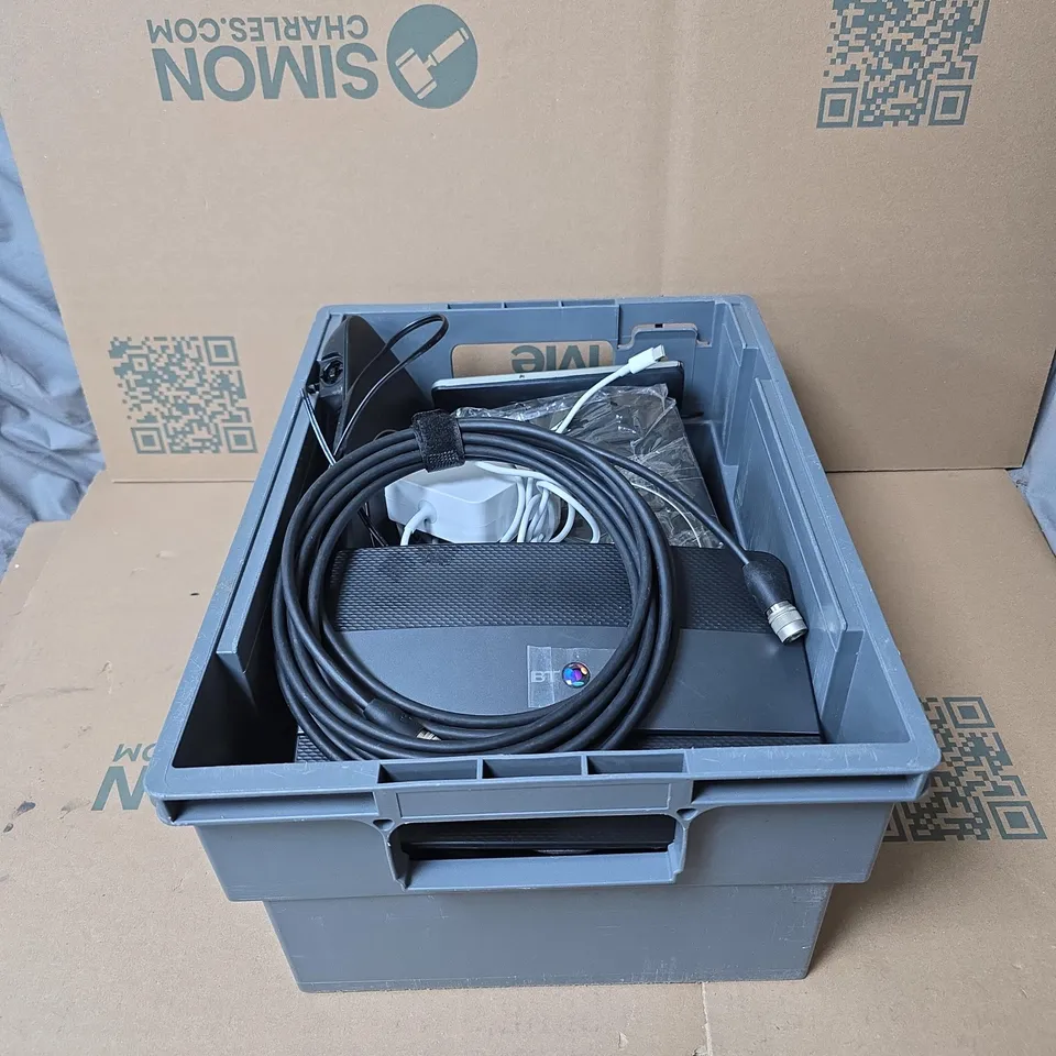 TOTE OF APPROXIMATELY 12 ASSORTED ITEMS TO INCLUDE BT ROUTER, CABLE, PLUG, YEALINK PHONE ETC
