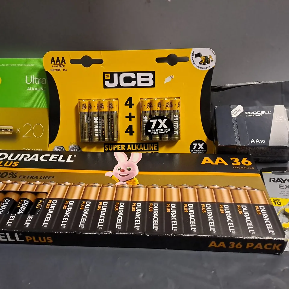 APPROXIMATELY 15 ASSORTED BATTERYS TO INCLUDE - AAA , AA36 , AA10 ETC