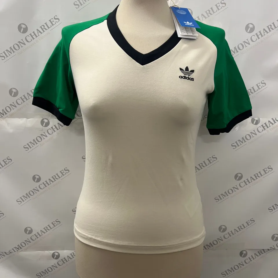 ADIDAS V NECK SHORT SLEEVE T SHIRT IN WHITE/GREEN SIZE XS