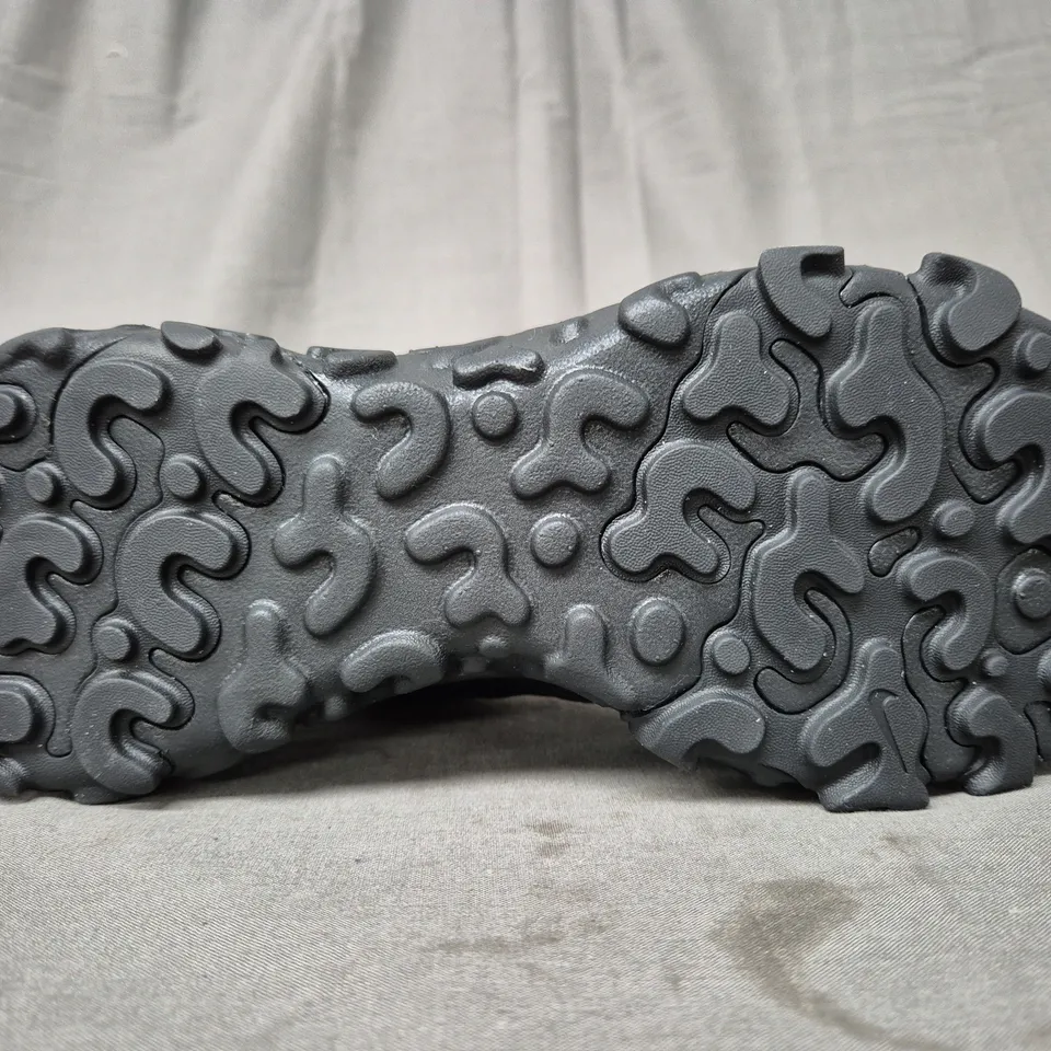 BOXED PAIR OF NIKE REACT SHOES IN BLACK UK SIZE 6
