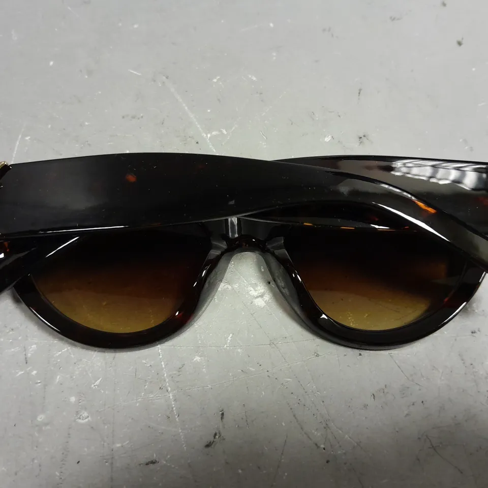 SAINT LAURENT SLM94 CAT EYE FRAMED SUNGLASSES