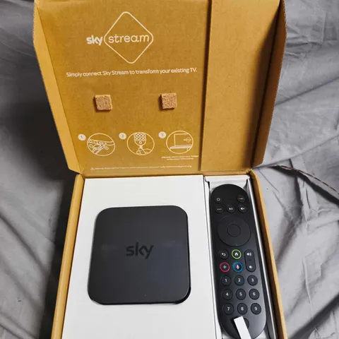 SKY STREAM STREAMING MEDIA PLAYER WITH REMOTE – BOXED